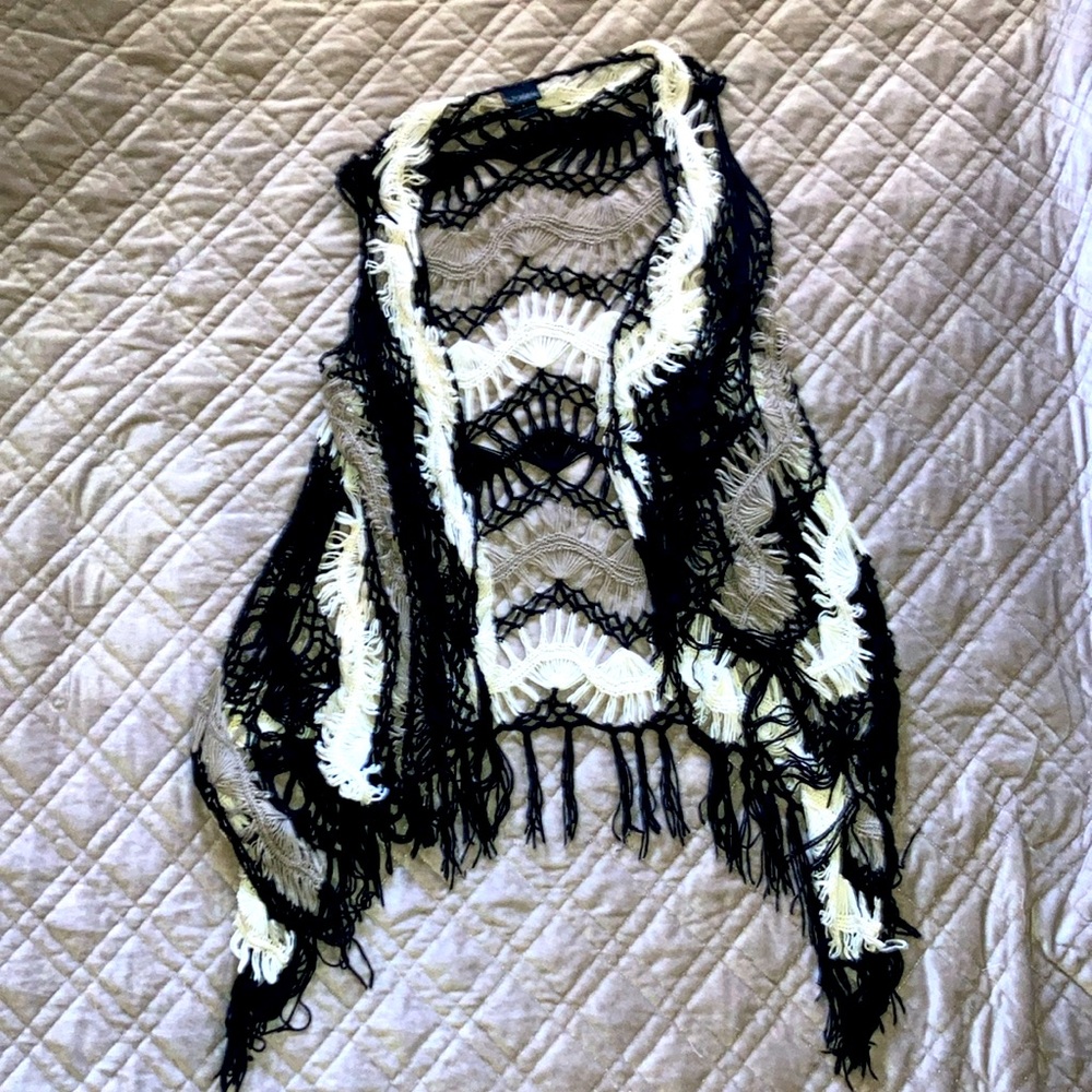 Daytrip Buckle Crocheted Kimono - Picture 4 of 7